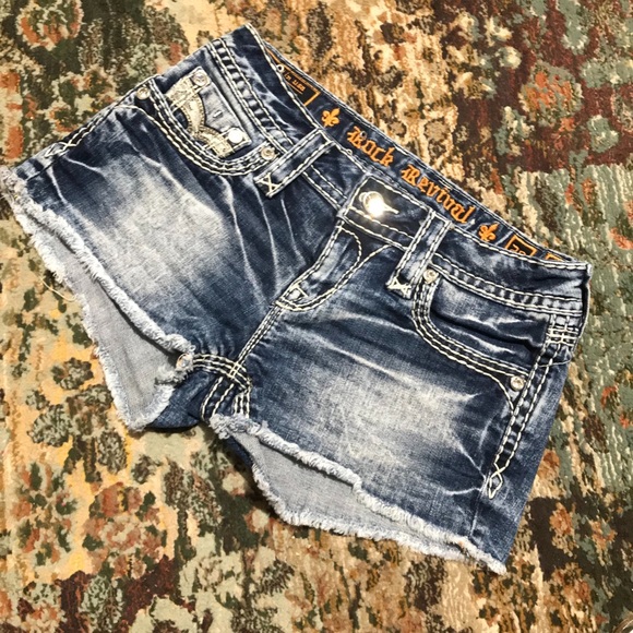 ❌SOLD❌Rock Revival Octavia Shorts size 26.. - Picture 2 of 8